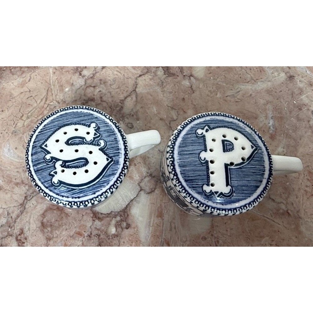 Vintage Royal USA CURRIER & IVES Blue White China S&P SALT & PEPPER SHAKERS